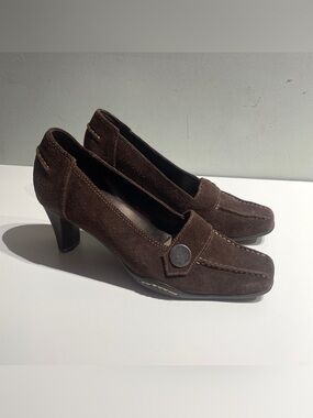 Vintage Brown Suede Heeled Loafers